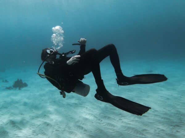 Cómo escoger traje de buceo